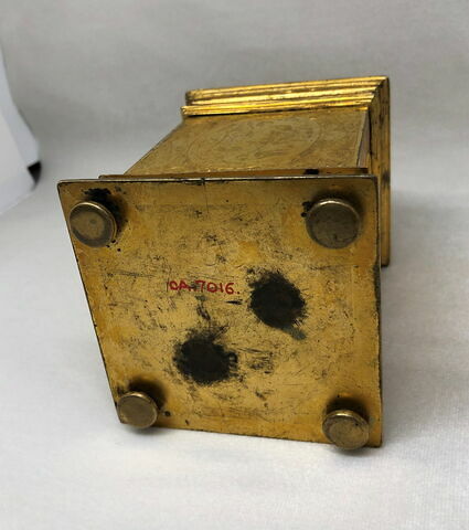 Horloge de table en forme de tour carrée, image 4/7
