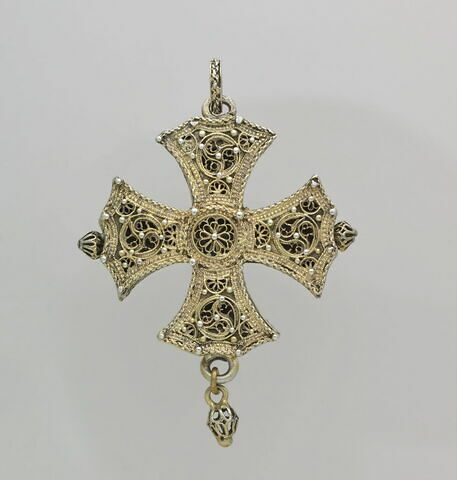 Croix de Malte en argent filigrané doré, formant boîte