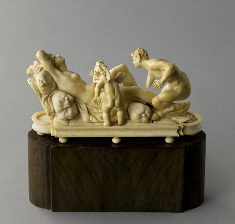 Nymphe endormie, faune et amour, image 3/7
