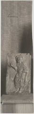 Plaque en ivoire : un apôtre., image 2/2