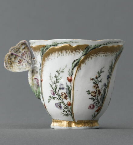 Tasse et soucoupe à anse en forme de papillon, d'une paire (OA 8041), image 6/10