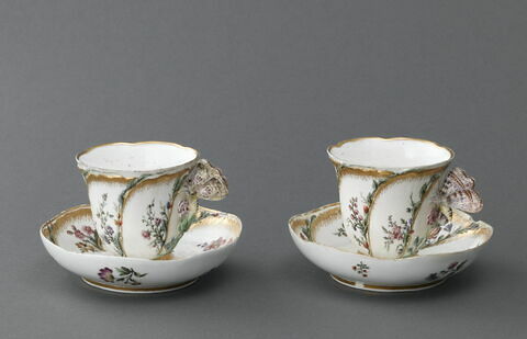 Tasse et soucoupe à anse en forme de papillon, d'une paire (OA 8041), image 10/10