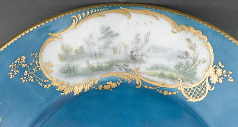 Gobelet à lait à deux anses et sa soucoupe, image 12/15