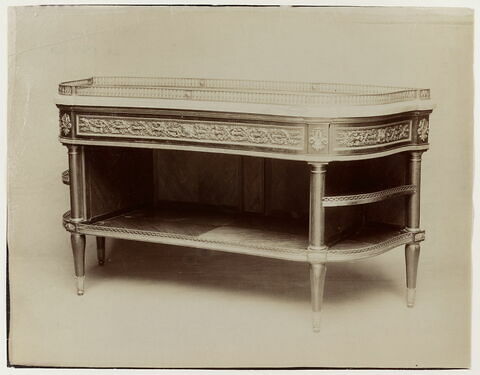 Console, image 2/3