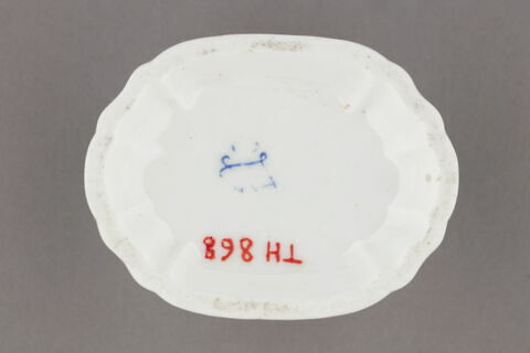 Salière simple, d'un ensemble de neuf (TH 862 à 870), d'un service (TH 809 à 1066), image 2/2
