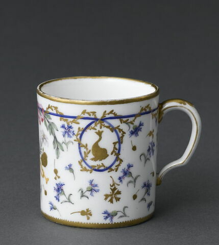 Tasse et soucoupe en porcelaine tendre, image 8/11