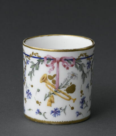 Tasse et soucoupe en porcelaine tendre, image 9/11