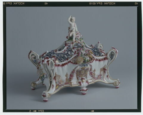 Caisse à fleurs aux armes du duc de Choiseul, image 4/4