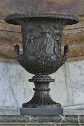 Vase à l'antique, d'une paire MR 3436