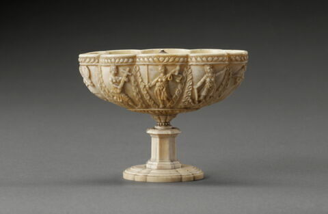 Coupe ovale polylobée : les Vertus, image 5/8