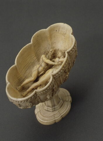 Coupe ovale polylobée : les Vertus, image 8/8