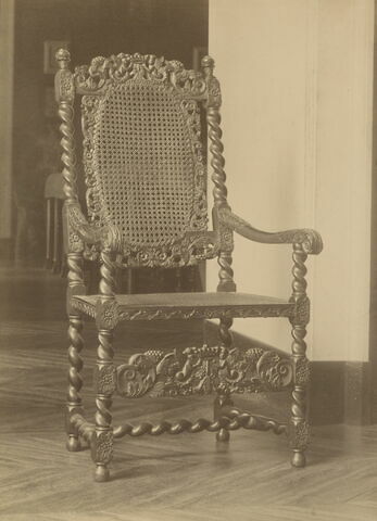 Fauteuil à dossier et assise en cannage, image 6/6