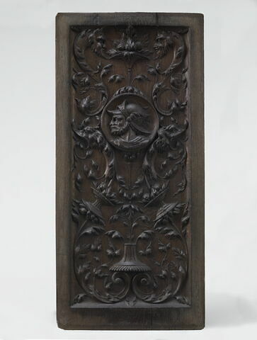 Panneau à décor de candélabre et buste d'homme dans un médaillon, image 1/2
