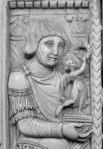 Feuillet de diptyque en cinq parties : l'Empereur triomphant (Justinien ?), image 3/5