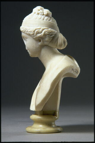 Buste de femme, image 2/3