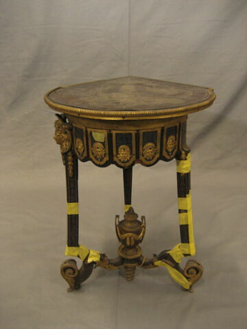 Table en encoignure, d'une paire, image 11/11