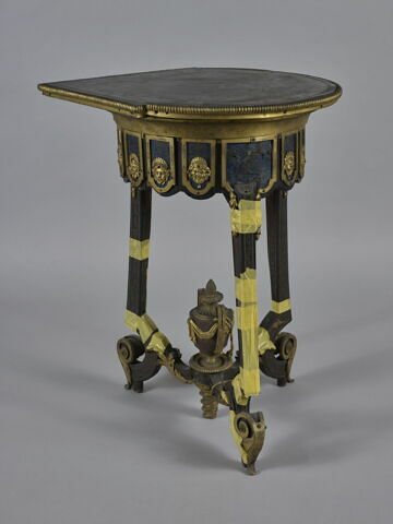 Table en encoignure, d'une paire, image 3/11