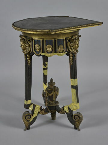 Table en encoignure, d'une paire, image 4/11