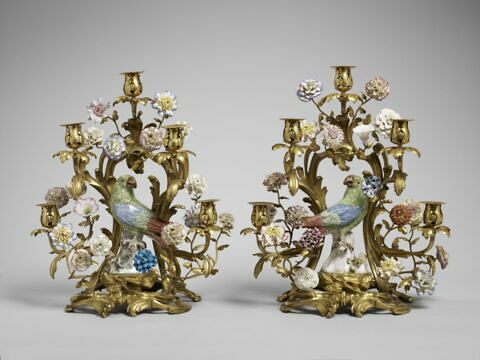 Candélabre à cinq lumières d'une paire (voir aussi SN 587)