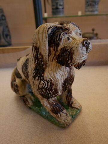 Statuette : Chien assis