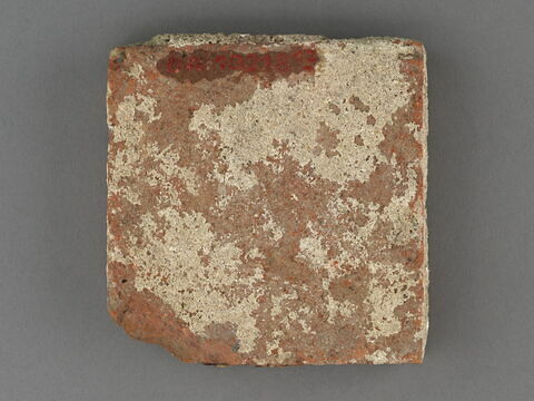 Carreau de pavement bicolore, d'un ensemble de trois (OA 10218 12 à 14), image 2/2