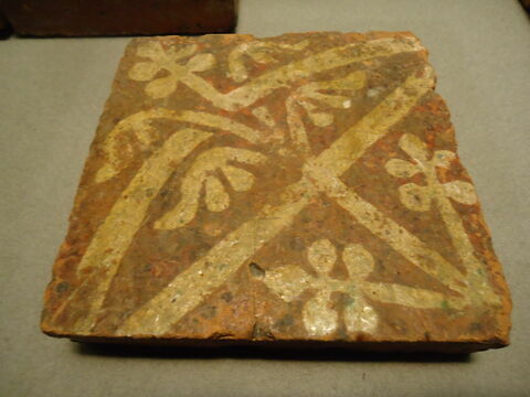 Carreau de pavement bicolore, d'un ensemble de quatre (OA 10218 26 à 28 bis)