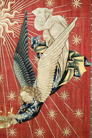 Dais de Charles VII : deux anges tenant une couronne, image 10/13