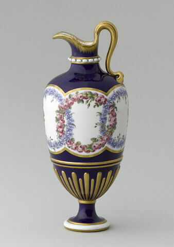 Vase d'ornement 