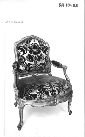 Fauteuil à la reine, d'un ensemble de quatre (avec le OA 10499 2, OA 10499 3, OA 10499 4)