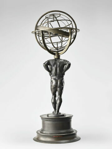 Sphère armillaire ptolémaïque supportée par un atlas, image 2/3
