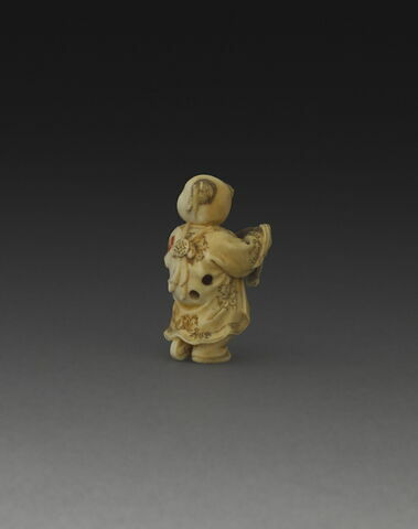 Netsuke : Enfant chinois (krako) sur cheval de bois, image 2/2