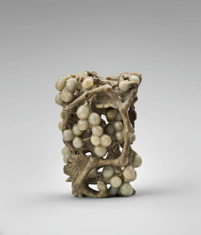 Etui à pinceaux, décor de feuilles de vigne et grappes de raisin, image 4/6