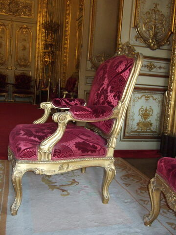 Fauteuil de style Louis XV, image 2/2