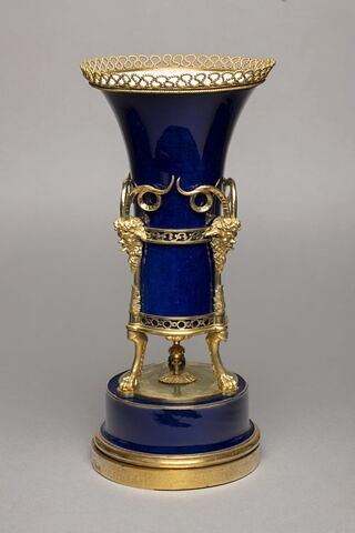Vase monté, d'une paire (avec OA 5518 1)