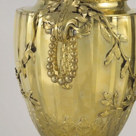 Vase, image 2/2