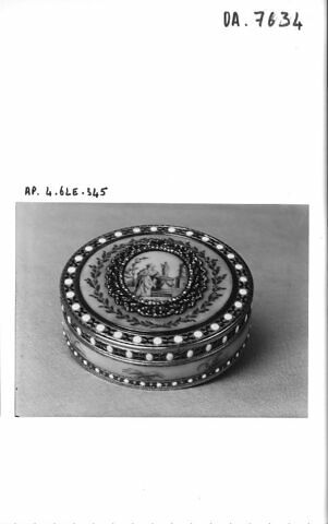 Bonbonnière de forme ronde, image 3/3