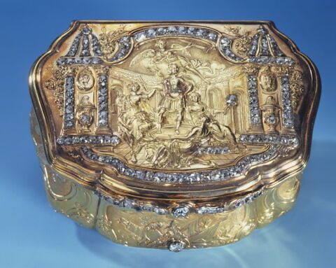 Tabatière chantournée en or et diamants, image 15/16