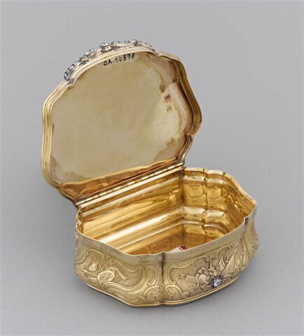 Tabatière chantournée en or et diamants, image 5/16