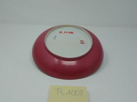Petite coupe en porcelaine coquille d'oeuf à revers rubis, image 4/9