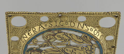 Plaque ronde provenant d'un phylactère (?) : Christ juge entre deux anges porteurs des instruments de la Passion, image 3/13