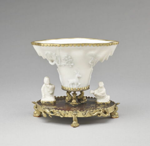 Vase de porcelaine de Chine blanc monté