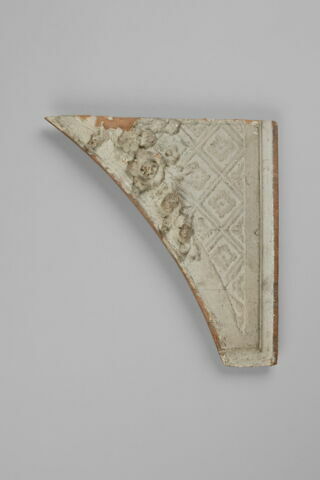 Fragment de lambris à décor de croisillons de l'hôtel Le Bas de Montargis