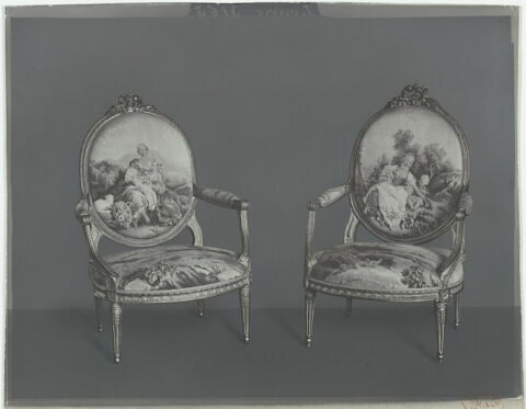 Fauteuil couvert en tapisserie de Beauvais, d'un ensemble de dix (OA 6657 à OA 6666), image 5/5