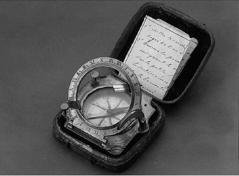 Cadran équinoxial universel à viseurs et verniers, son mode d'emploi manuscrit, et son étui, image 4/8