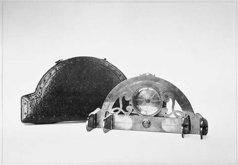 Graphomètre et son étui, image 3/3