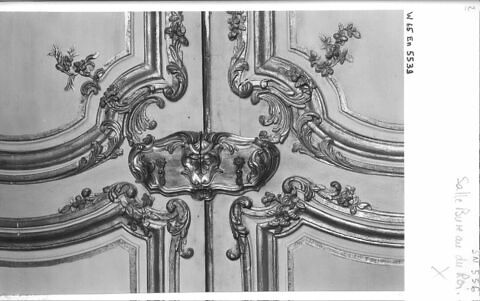 Embrasure et dessus-de-porte décoré d'un trophée avec un caducée et un pell., image 3/3