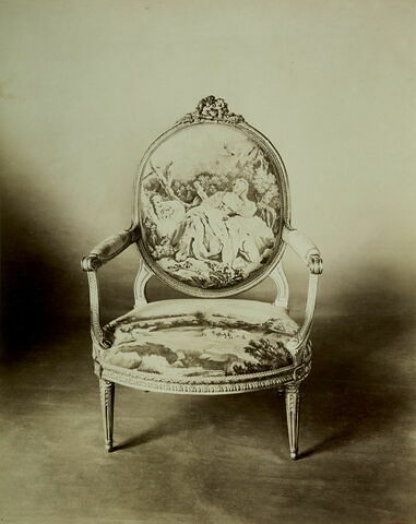 Fauteuil couvert en tapisserie de Beauvais, d'un ensemble de dix (OA 6657 à OA 6666), image 2/2