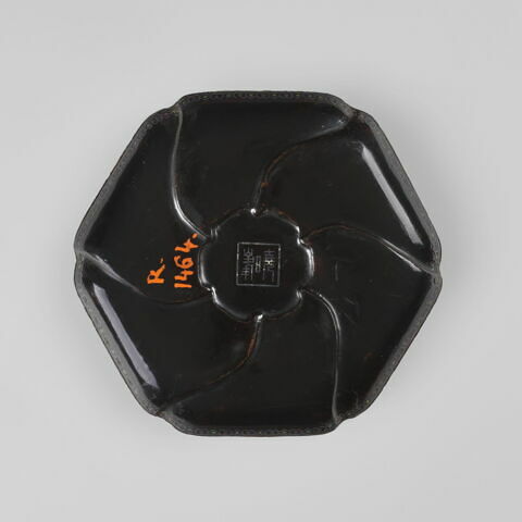 Plateau en laque, d'une paire (R 1463 et R 1464), image 2/3