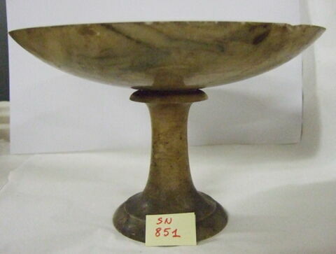 Coupe ronde sur pied en marbre jaune