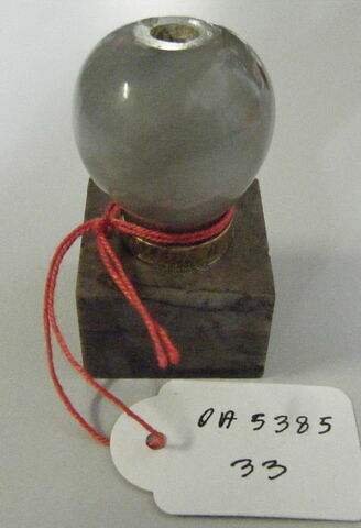 Panse de vase piriforme, montée sur une base en cuivre doré, image 1/1
